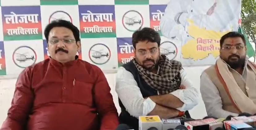 चिराग पासवान की पार्टी ने अब खोल दिया मोर्चा, कहा : LJP(R) सुप्रीमो पर सवाल उठाने वाले होते हैं कौन?