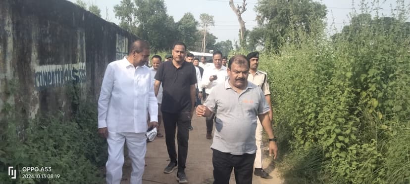 डीएम ने विसर्जन स्थलों का किया निरीक्षण, सुरक्षा व्यवस्था को लेकर दिए निर्देश