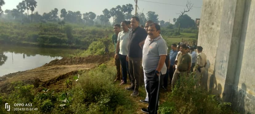 डीएम ने विसर्जन स्थलों का किया निरीक्षण, सुरक्षा व्यवस्था को लेकर दिए निर्देश