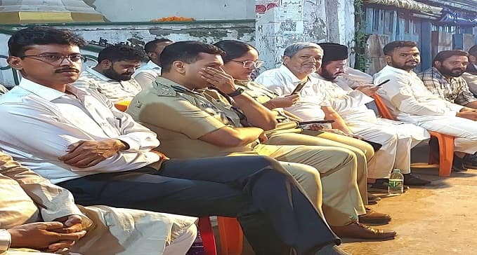 कड़ी सुरक्षा के बीच 5 लाइसेंसी मां दुर्गा की मूर्ति दुखहरणी द्वार से कराया गया पास, सुरक्षा बलों की थी तैनाती