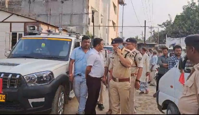 सेप्टिक टैंक में गिरने से तीन की दर्दनाक मौत, एक की हालत गंभीर, टैंक का ढक्कन टूटने से हुआ बड़ा हादसा