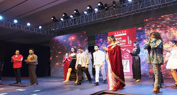 सिल्क और खादी की थीम पर मॉडल्स ने बिखेरा जलवा, डिजाइनर्स ने लगाए चार चांद