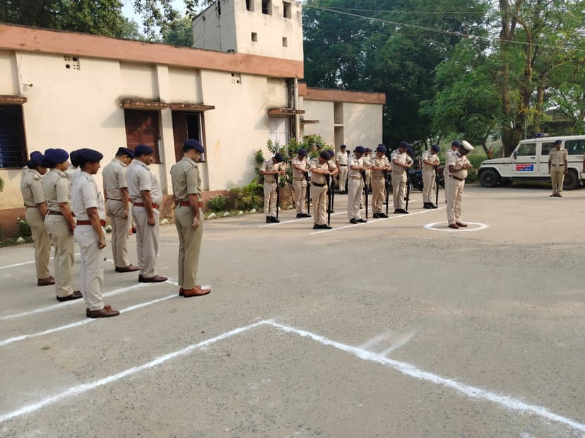 नवादा में पुलिस संस्मरण दिवस का आयोजन, SP ने शहीद कर्मवीरों को किया याद, परिजनों को किया सम्मानित