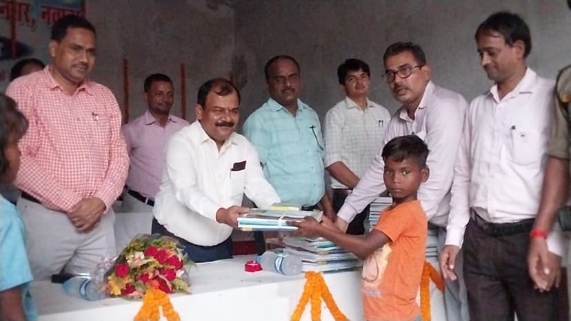 नवादा DM ने नव प्राथमिक विद्यालय का किया उद्घाटन, छात्रों और अभिभावकों से की खास अपील