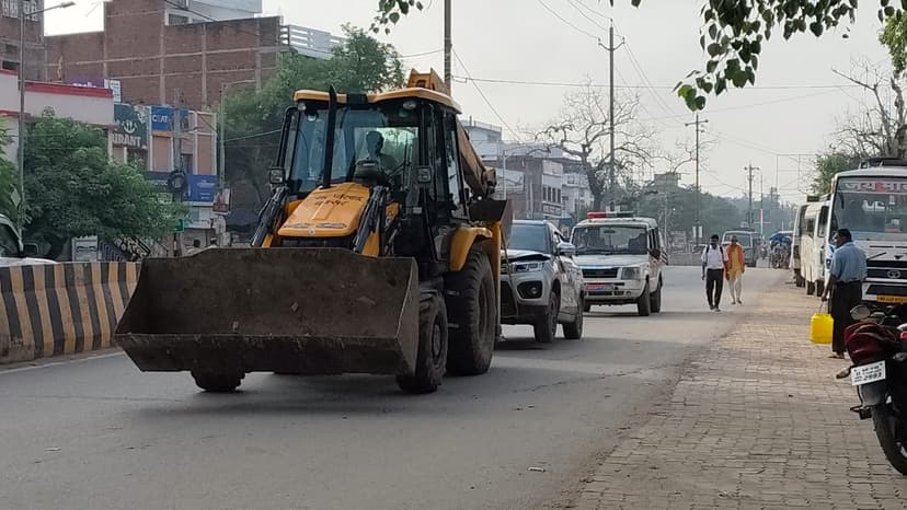 तीन जिलों के शराब तस्करों के बड़े नेटवर्क का खुलासा, भारी मात्रा में अंग्रेजी शराब बरामद, 5 तस्कर भी गिरफ्तार