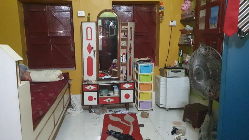 बंदूक की नोक पर बंधक बनाकर 12 लाख की लूट, कैश के साथ जेवरात लेकर हुए फरार