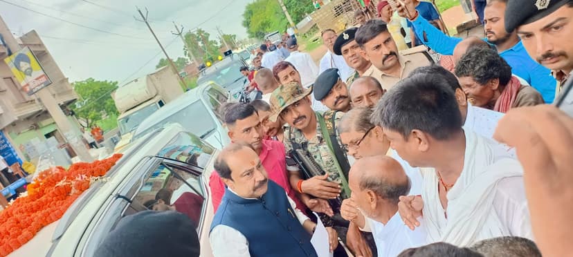 नवादा में महादलित सामुदायिक भवन की जमीन पर दबंगों की टेढ़ी नजर, वर्कशेड निर्माण में डाली जा रही बाधा