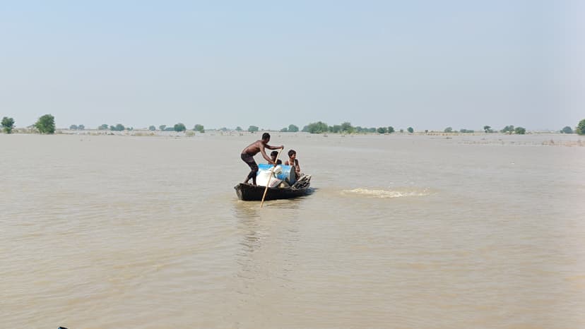 कटिहार में बाढ़ ने मचायी तबाही, बाढ़ की चपेट में दर्जनों गांव, पलायन करने को हैं मजबूर