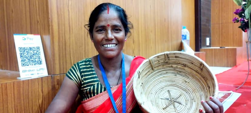 संडे को पहुंचे 50 हजार से अधिक लोग, ग्रामीण शिल्प की जमकर की खरीदारी