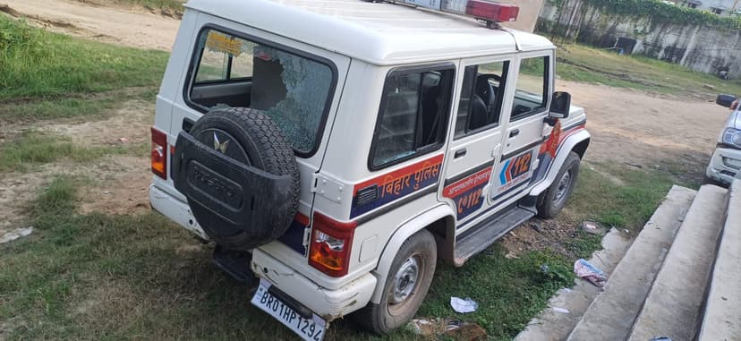 नवादा में डायल 112 की पुलिस टीम पर हमला, उपद्रवियों ने बरसाए ईंट-पत्थर, पुलिस वाहन क्षतिग्रस्त