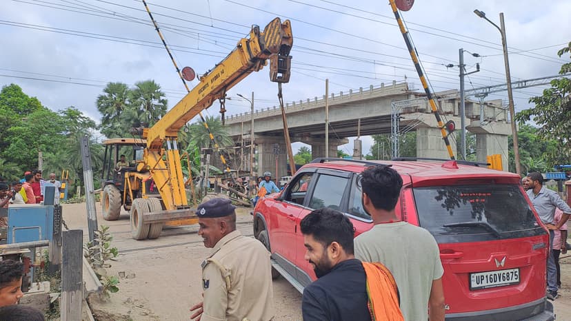 बीजेपी का झंडा लगे कार से भारी मात्रा में अवैध शराब बरामद, पुलिस के उड़े होश, शराब तस्करों में मची खलबली