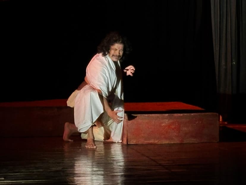 रश्मिरथी की संगीतमय प्रस्तुति ने दर्शकों का मोहा मन, मंच पर साकार हुआ कर्ण, अर्जुन और कृष्ण का किरदार