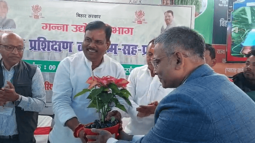 गन्ना मंत्री संजय पासवान ने किया कृषक प्रशिक्षण कार्यक्रम सह प्रदर्शनी का उद्घाटन