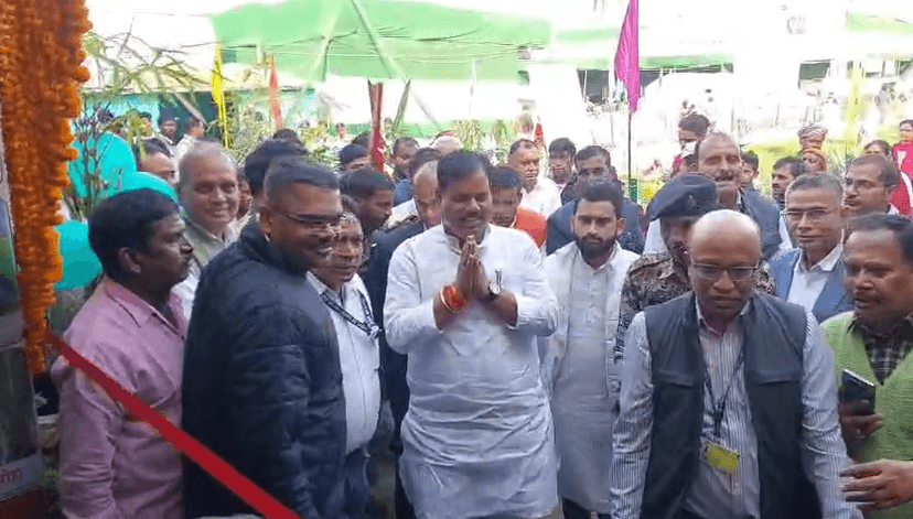 गन्ना मंत्री संजय पासवान ने किया कृषक प्रशिक्षण कार्यक्रम सह प्रदर्शनी का उद्घाटन