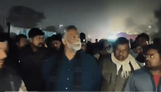 बुलडोजर एक्शन के बाद पीड़ित परिवार से मिलने पहुंचे पप्पू यादव, बोले- यह अपराधियों का सरकार है