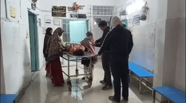 फायरिंग से 2 लोगों को लगी गोली