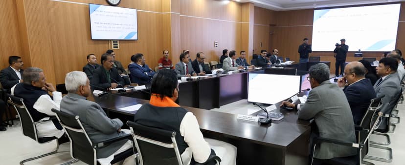 मुख्यमंत्री ने प्रगति यात्रा के दौरान घोषित विकास योजनाओं की उच्चस्तरीय समीक्षा की, तेजी से कार्य पूर्ण करने का दिया निर्देश