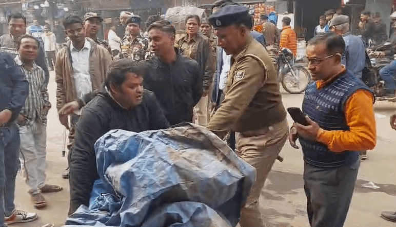 अतिक्रमण पर चला जिला प्रशासन का बुलडोजर