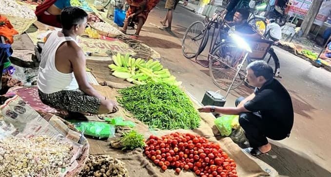 चाय की चुस्की, तिलकुट का स्वाद और आमजन से संवाद, नौबतपुर में ACS डॉ. एस. सिद्धार्थ का फिर दिखा अलग अंदाज