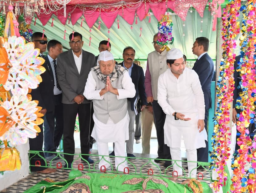 सूफी संत हजरत मख्दूम शाह कमालुद्दीन अहमद यहया मनेरी के उर्स पर की चादरपोशी