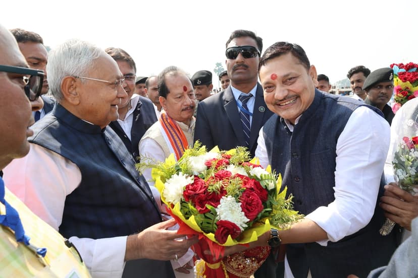 भोजपुर में छोटू सिंह ने मुख्यमंत्री का किया स्वागत, मां आरण्य देवी की चुनरी की भेंट, कहा : '2025 में फिर लौटेंगे नीतीश'