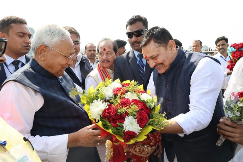 भोजपुर में छोटू सिंह ने मुख्यमंत्री का किया स्वागत, मां आरण्य देवी की चुनरी की भेंट, कहा : '2025 में फिर लौटेंगे नीतीश'