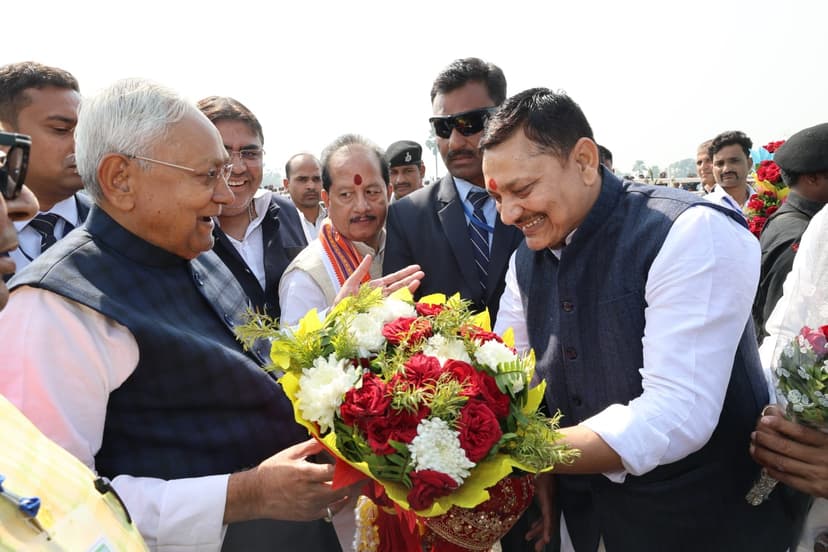 भोजपुर में छोटू सिंह ने मुख्यमंत्री का किया स्वागत, मां आरण्य देवी की चुनरी की भेंट, कहा : '2025 में फिर लौटेंगे नीतीश'