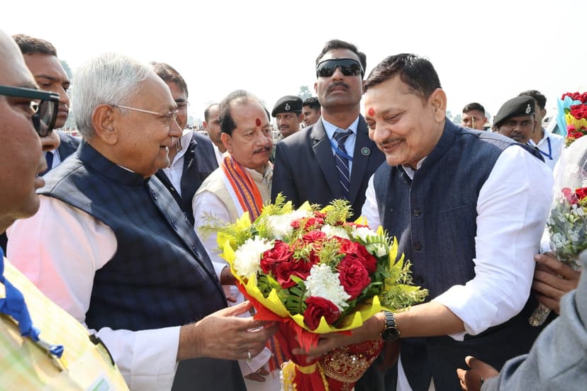 भोजपुर में छोटू सिंह ने मुख्यमंत्री का किया स्वागत, मां आरण्य देवी की चुनरी की भेंट, कहा : '2025 में फिर लौटेंगे नीतीश'