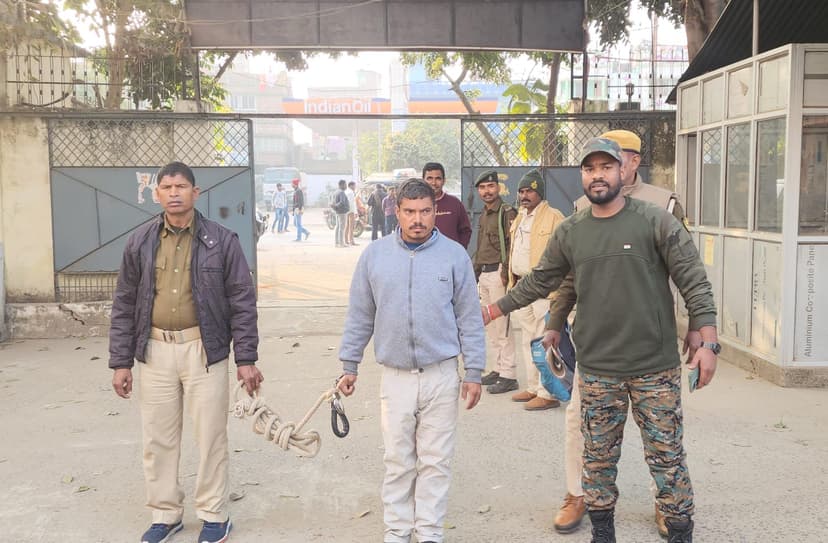 नवादा में मासूम से दरिंदगी, पड़ोसी ने चॉकलेट का लालच देकर किया कुकर्म, आरोपी गिरफ्तार