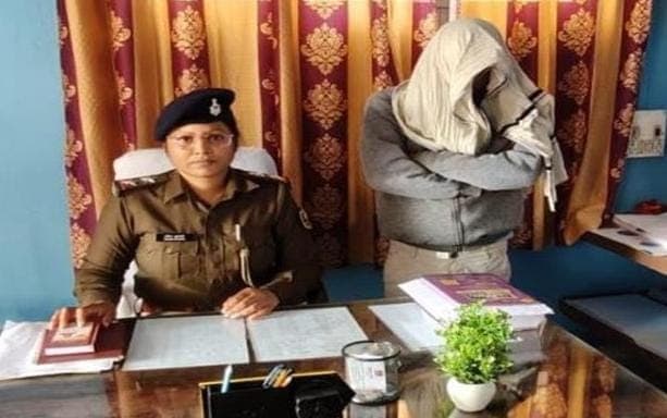 नवादा में मासूम से दरिंदगी, पड़ोसी ने चॉकलेट का लालच देकर किया कुकर्म, आरोपी गिरफ्तार
