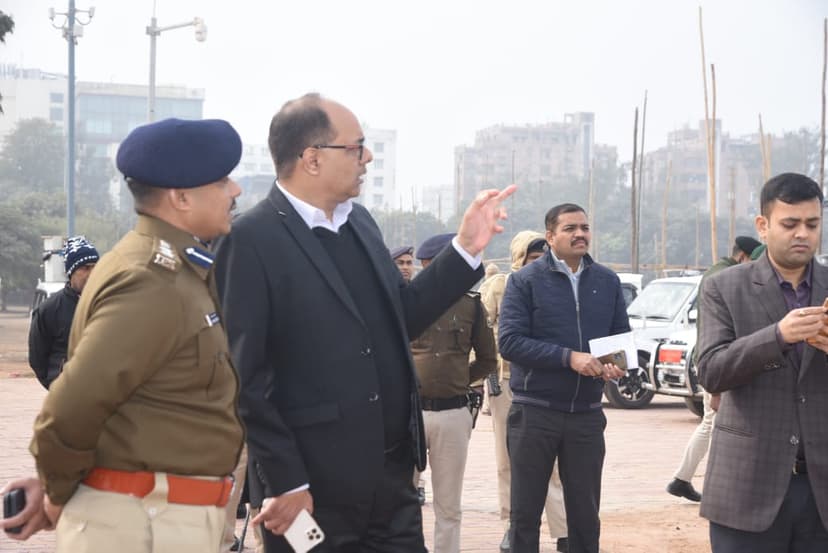 DM और SSP ने किया गांधी मैदान का निरीक्षण, ठंड में निजी स्कूल खोलने वालों को चेताया