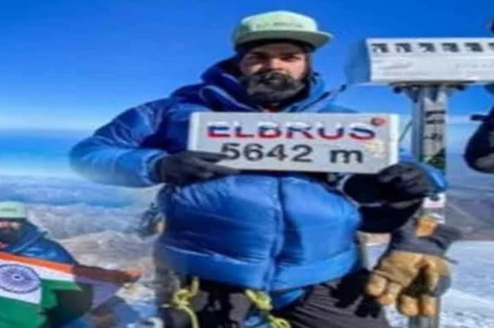 शशि शेखर ने अर्जेंटीना की अकोंकागुआ चोटी पर तिरंगा फहरा कर झारखंड और देश का मान बढ़ाया