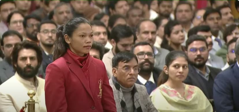 राष्ट्रपति द्रौपदी मुर्मू ने भारतीय महिला हॉकी टीम की कप्तान सलीमा टेटे को अर्जुन पुरस्कार से नवाजा