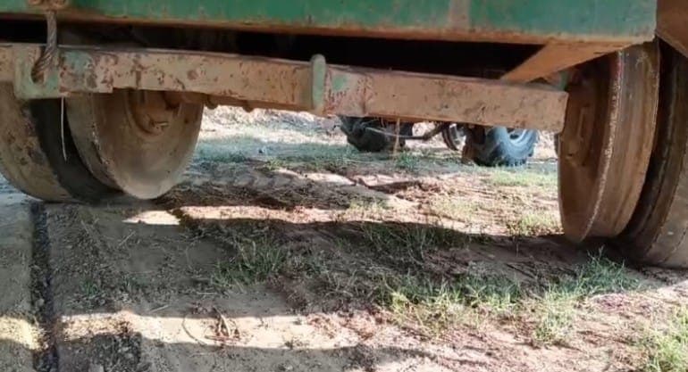 औरैया ARTO साहब ने पकड़ी ट्रैक्टर-ट्रॉली, लगाया 10 लाख का जुर्माना, पूरा मामला जान आप भी हो जाएंगे हैरान