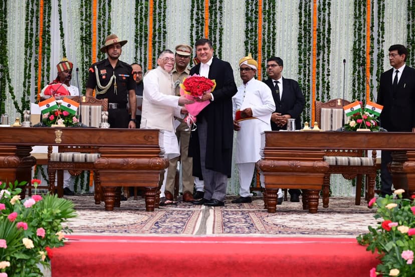 नवनियुक्त चीफ जस्टिस को राज्यपाल ने दिलाई शपथ, जाने कैसा रहा प्रारंभिक जीवन से मुख्य न्यायधीस बनने का सफर....