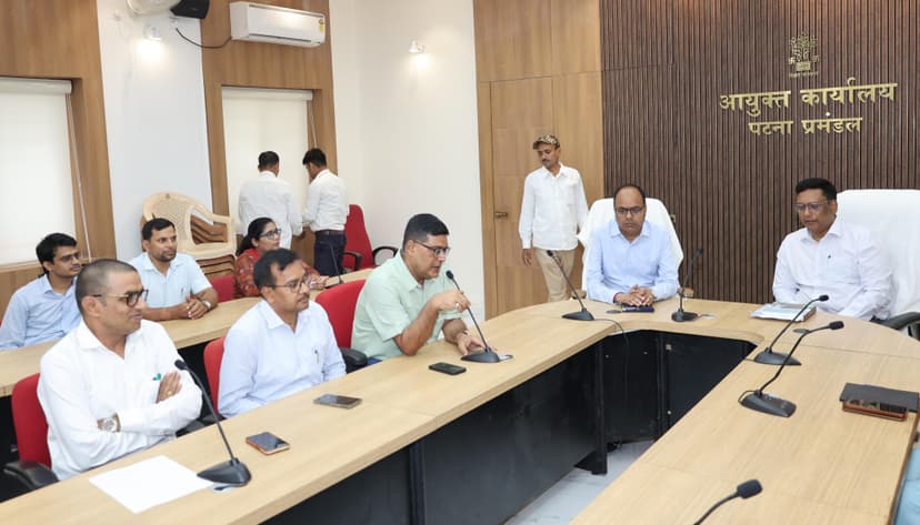 प्रशासन में पारदर्शिता, उत्तरदायित्व एवं संवेदनशीलता की जाएगी सुदृढ़, प्रमंडलीय आयुक्त का पदभार ग्रहण करने के बाद बोले डॉ. चन्द्रशेखर सिंह