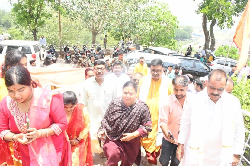 मंत्री दीपिका पाण्डेय सिंह और रामेश्वर उरांव ने भगवान जगन्नाथ मंदिर में की पूजा-अर्चना, 27 जून को आयोजित होने वाले रथ मेला की तैयारियों की समीक्षा