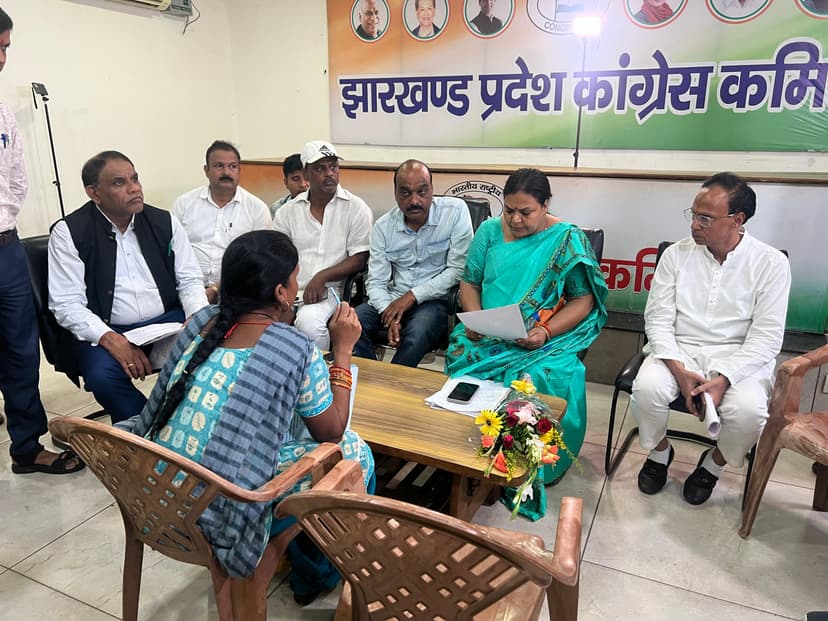 मंत्री के जनता दरबार में फरियाद लेकर पहुंचे कांग्रेस कार्यालय प्रभारी, वर्षो से लगा रहे लगान रसीद के लिए कांके अंचल का चक्कर