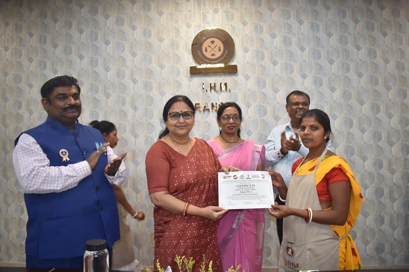 पलाश दीदी कैफे फूड क्लस्टर विकास परियोजना, ग्रामीण महिलाओं को मिला उद्यमिता का नया संबल