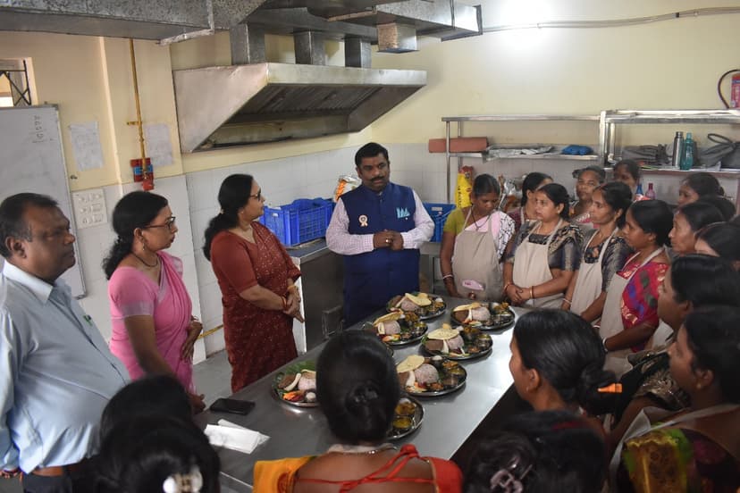 पलाश दीदी कैफे फूड क्लस्टर विकास परियोजना, ग्रामीण महिलाओं को मिला उद्यमिता का नया संबल