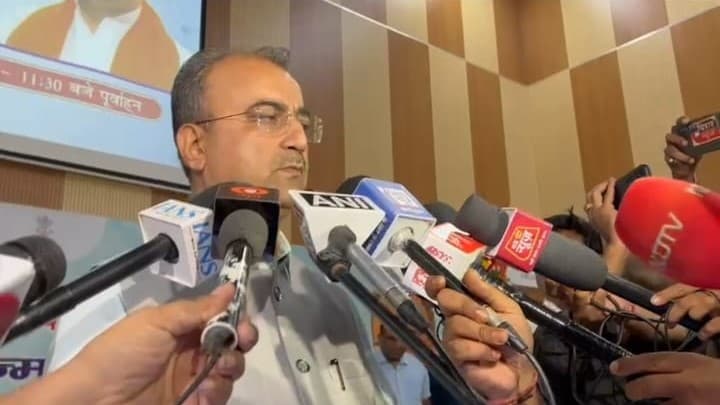 बिहार में गांव से शहर तक बनेंगे आयुष्मान कार्ड, स्वास्थ्य मंत्री मंगल पांडेय ने किया घोषणा