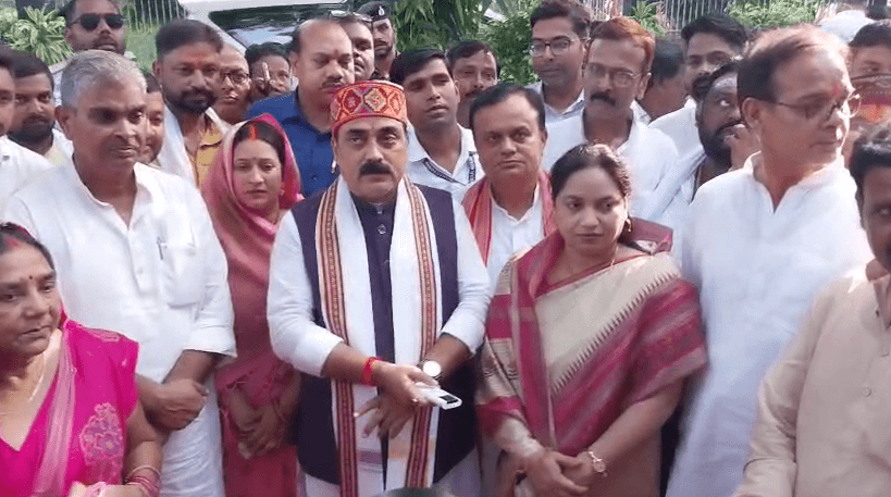 मंत्री जीवेश मिश्रा का राहुल गांधी पर तीखा हमला बोले- वोट चोरी रोकने आए थे बिहार, खुद बाइक चुरा ले गए
