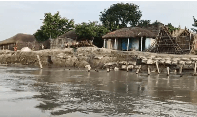 सहरसा में महिषी के नारायणपुर में तेज कटाव,ग्रामीणों ने सरकार से लगाई गांव बचाने की गुहार