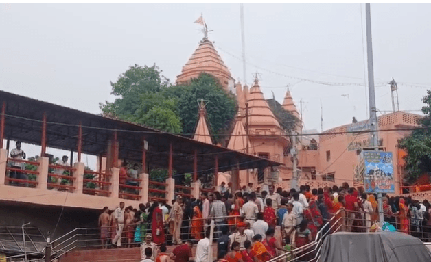 सावन की पहली सोमवारी पर सुलतानगंज में उमड़ी भीड़,अजगैबिनाथ मंदिर में हर-हर महादेव की गूंज