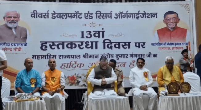 राज्यपाल संतोष गंगवार हुए शामिल,बोले-यह आयोजन लाखों बुनकर परिवारों का सम्मान है