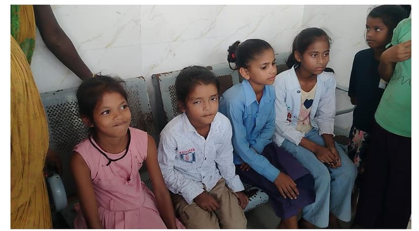 मधेपुरा में MDM खाने से 5 दर्जन बच्चों की तबीयत बिगड़ी, CHC गम्हरिया में भर्ती, सभी की स्थिति सामान्य