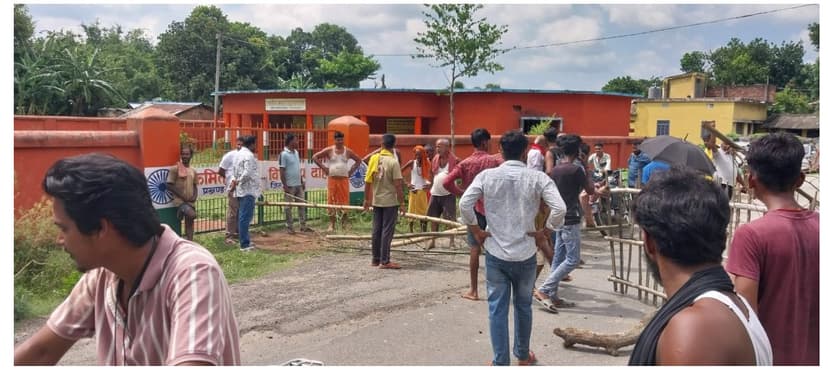 मधेपुरा में MDM खाने से 5 दर्जन बच्चों की तबीयत बिगड़ी, CHC गम्हरिया में भर्ती, सभी की स्थिति सामान्य