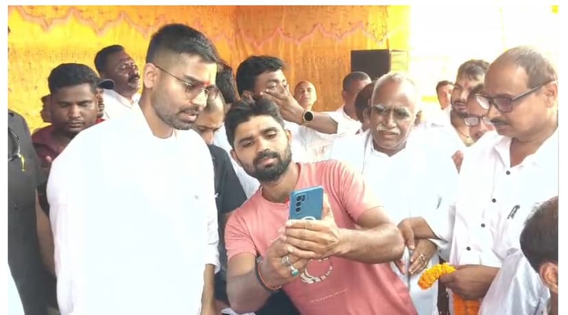 मंत्री दीपक प्रकाश ने पूर्णिया में निर्माणाधीन पंचायत सरकार भवन का किया निरीक्षण, अधिकारियों को दिए आवश्यक निर्देश