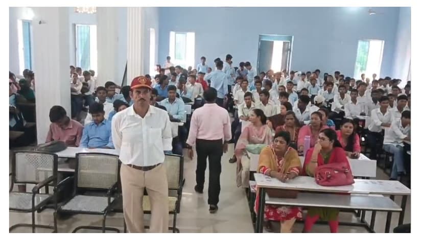 एसएसपी ने छात्रों को साइबर ठगी से बचने के बताए तरीके