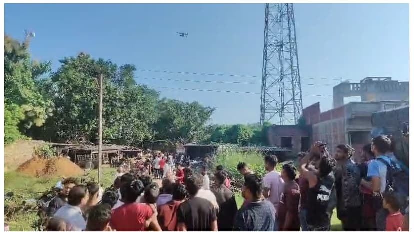 गोपालगंज में पत्नी की विदाई की मांग को लेकर टावर पर चढ़ा युवक, घंटों चला हाईवोल्टेज ड्रामा